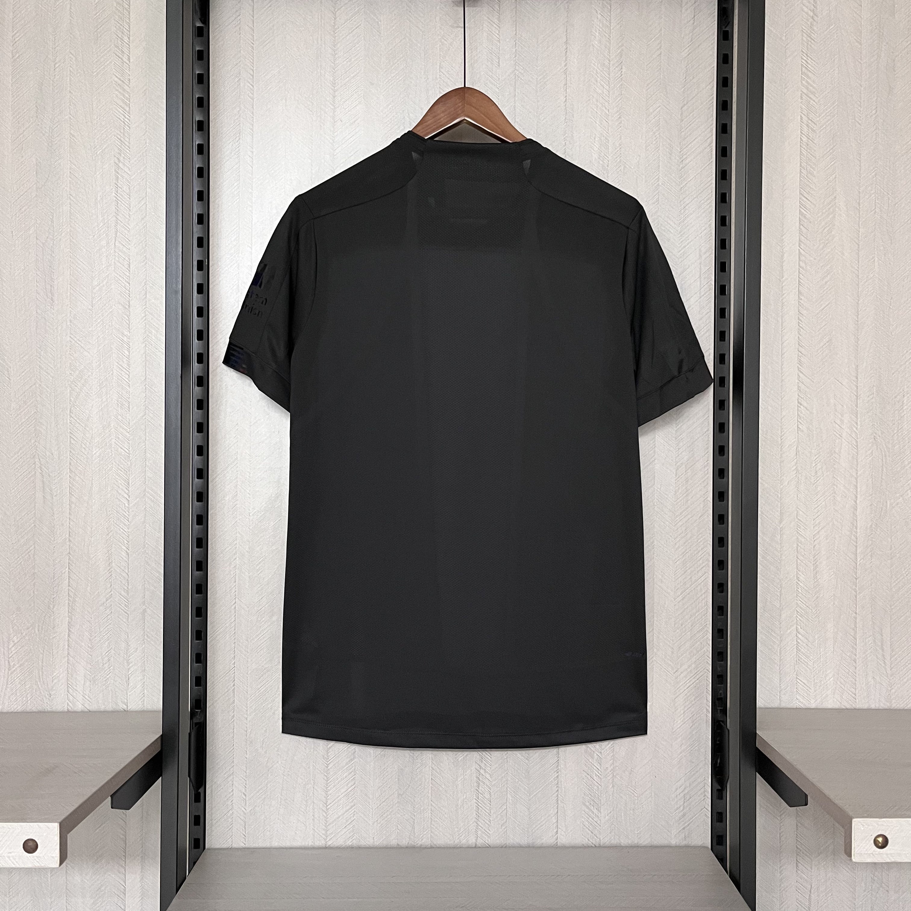 Camisa Liverpool Edição Especial 19/20 - Versão Retro All Black New Balance