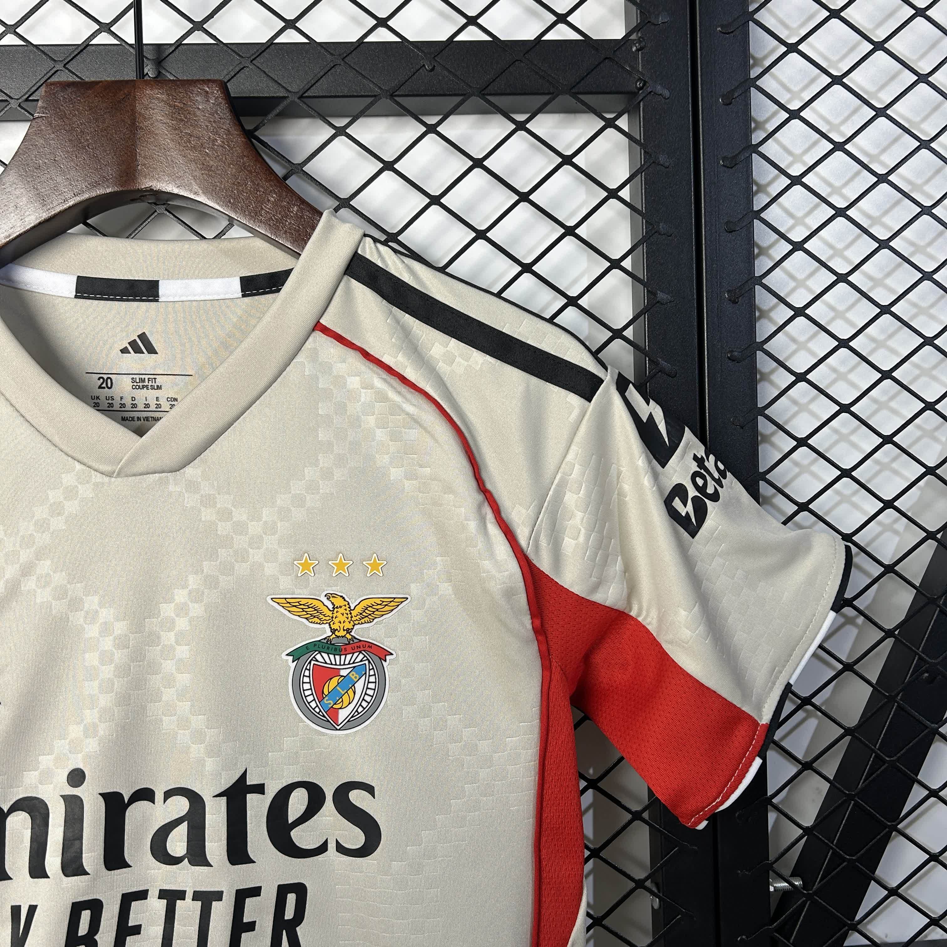 Conjunto Benfica Away 25/26