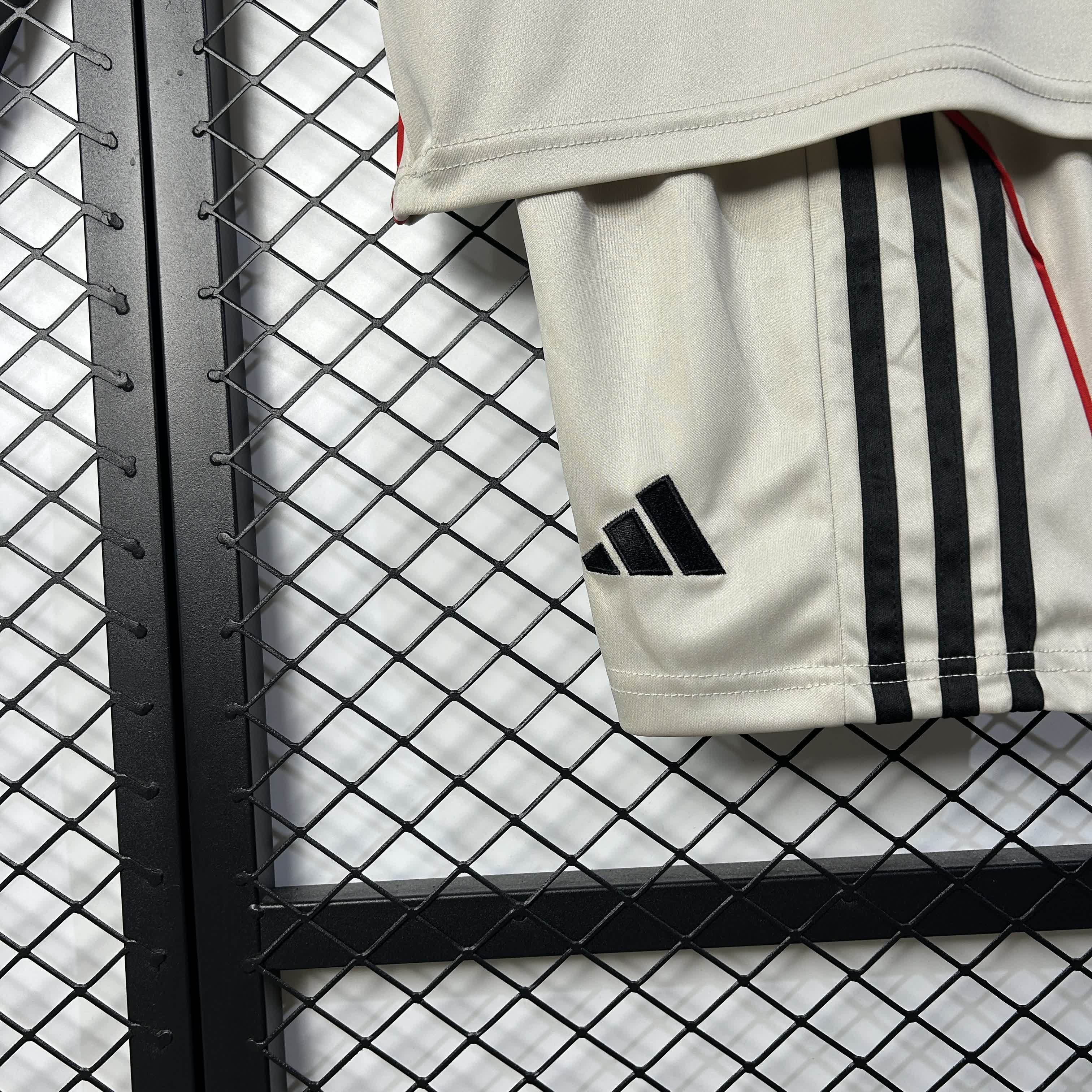 Conjunto Benfica Away 25/26