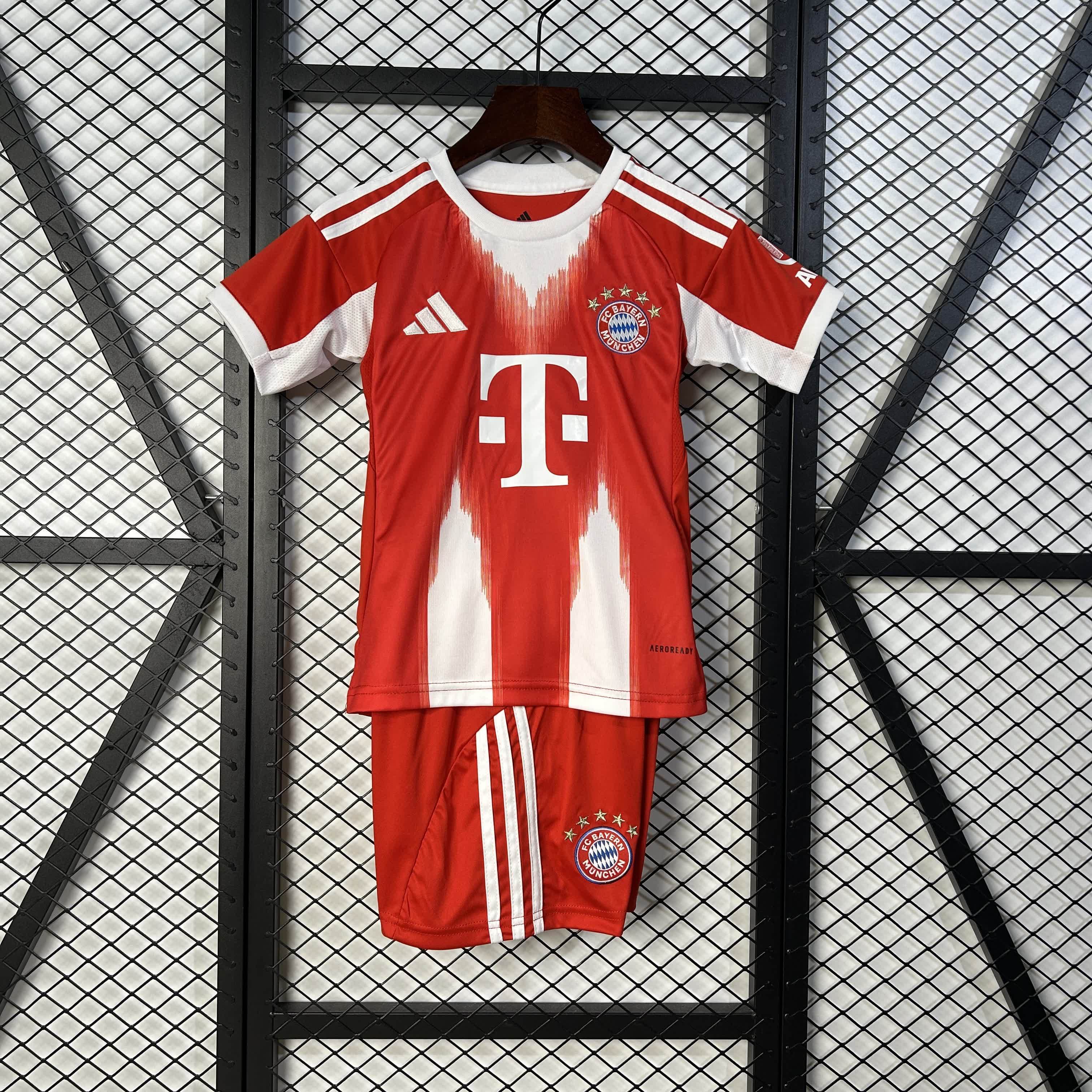 Conjunto Bayer de munique home 25/26