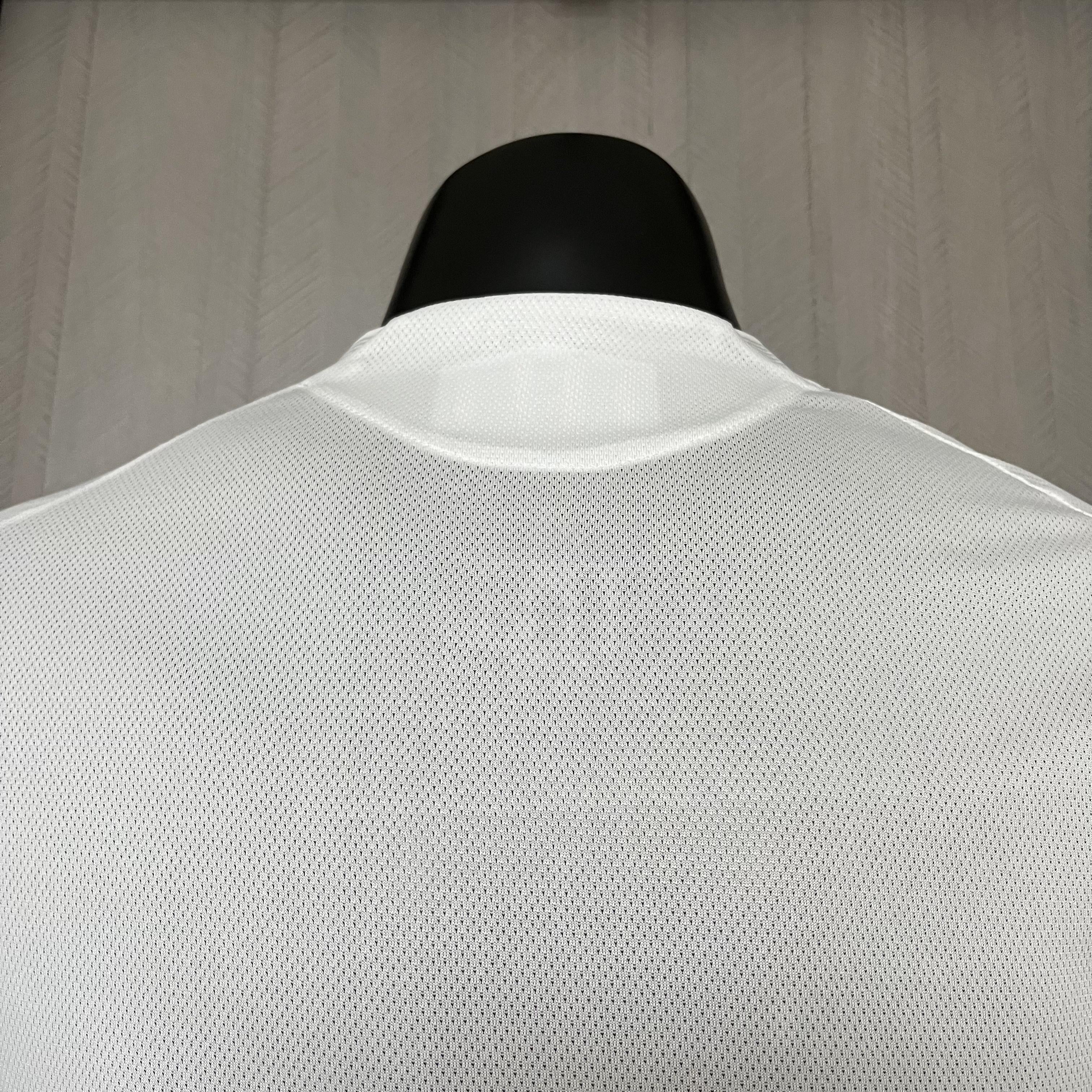Camisa Real Madrid Titular 2025/26 - Versão Jogador Branco e Dourado