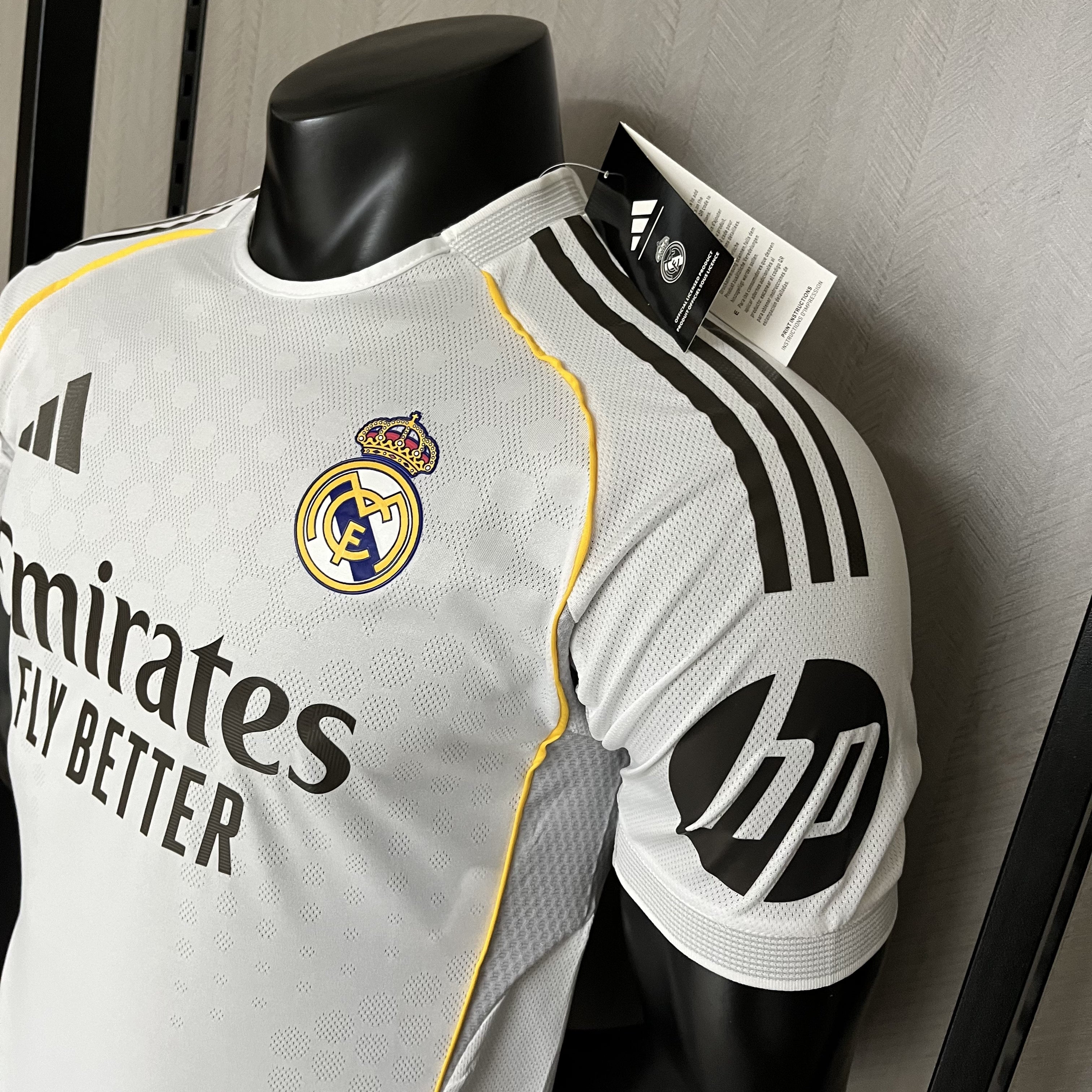 Camisa Real Madrid Titular 2025/26 - Versão Jogador Branco e Dourado