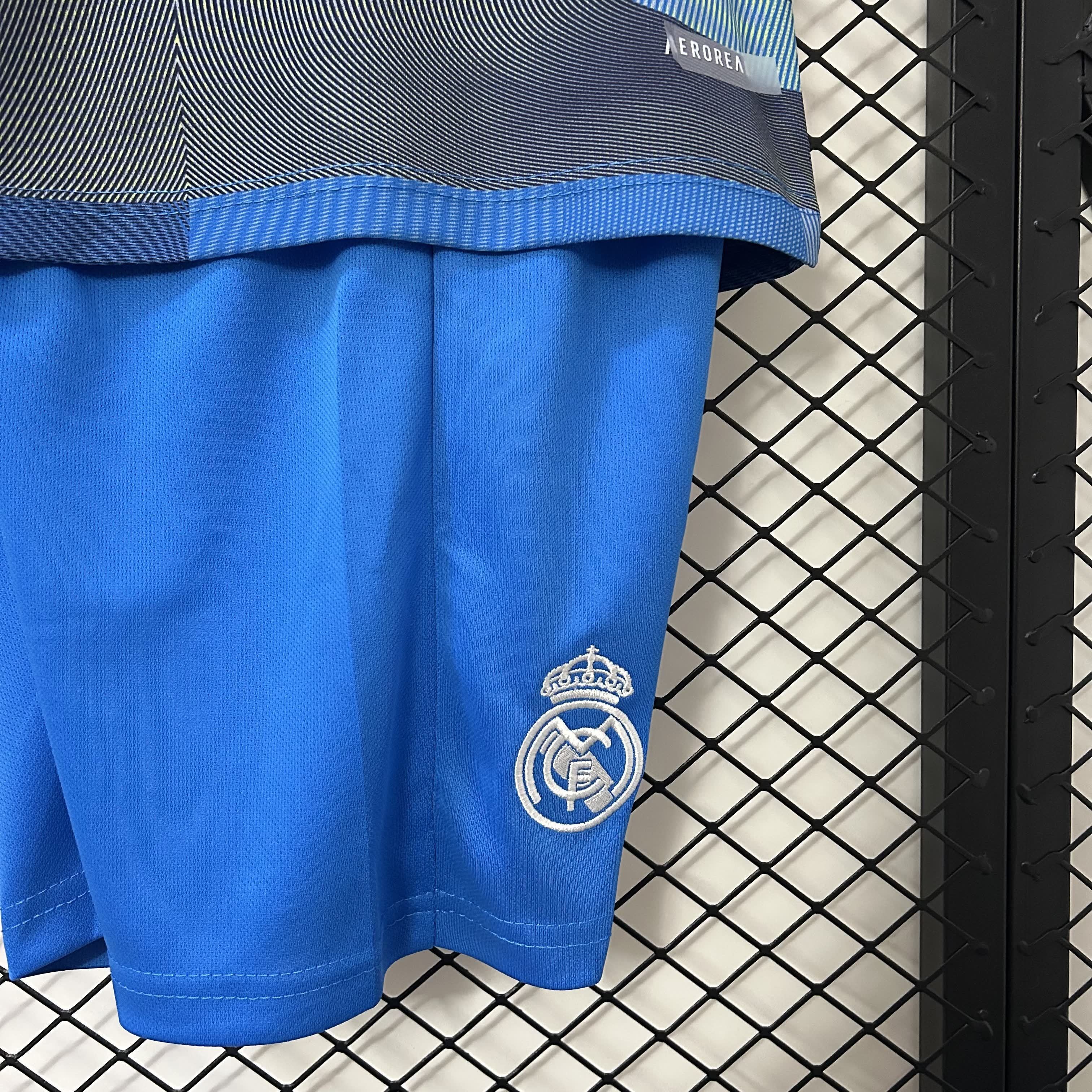Conjunto Infantil Real Madrid Away 25/26
