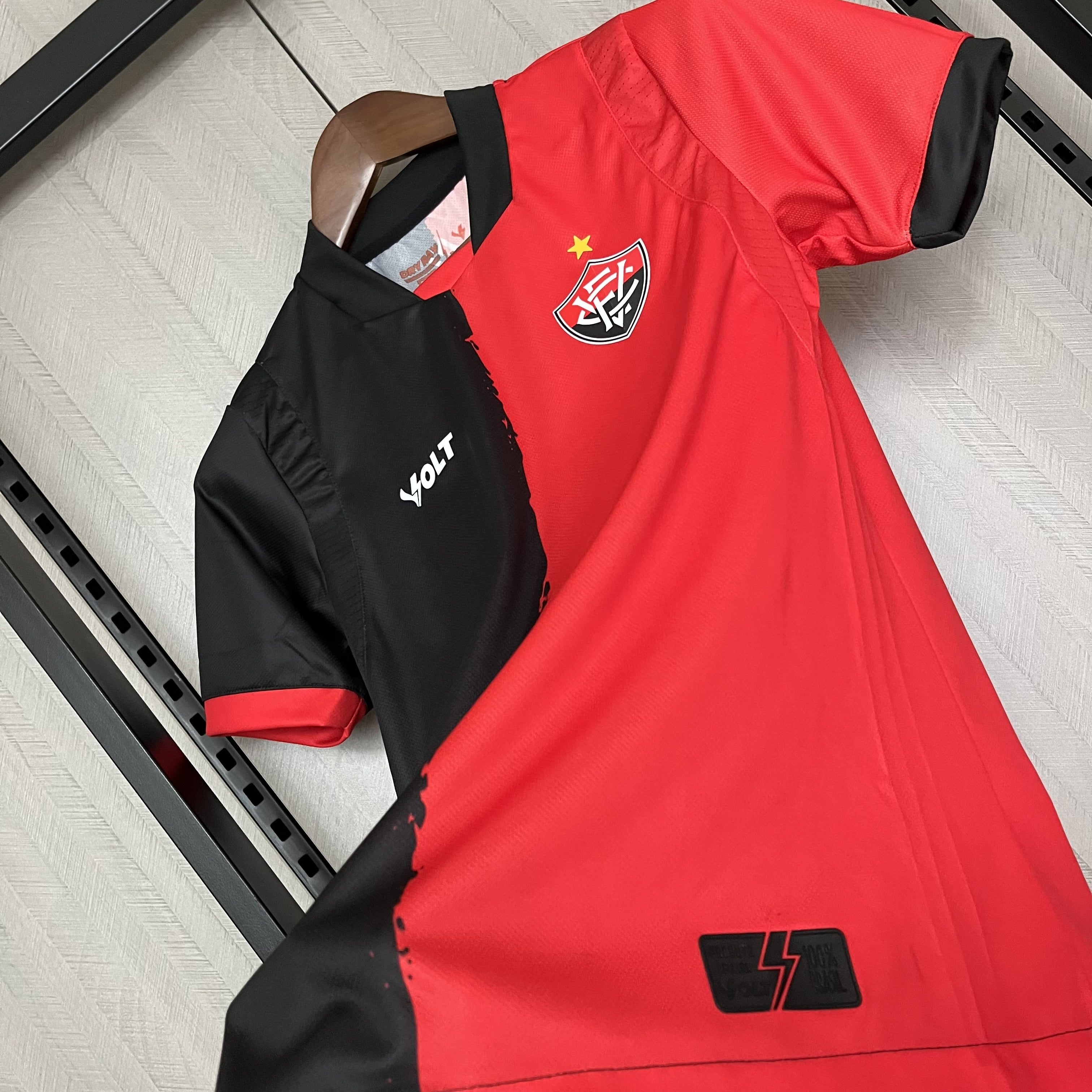 Camisa Vitória Edição Especial 25/26 - Versão Feminina Baby Look